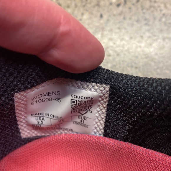 $200 Saucony Endorphin Pro 9.5 running shoes black worn only about 25 miles. - Picture 7 of 12